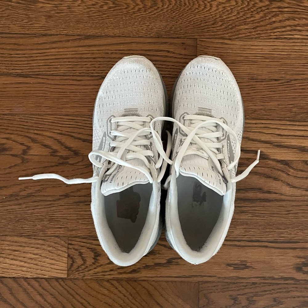 brooks running sneakers